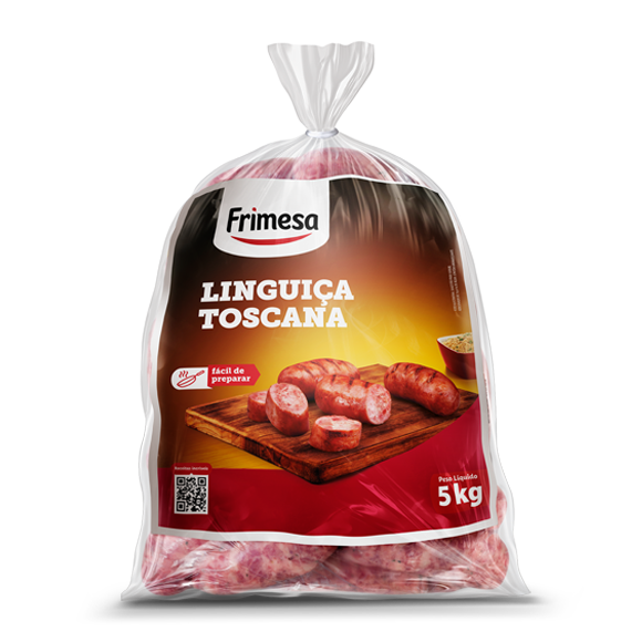Linguiça Toscana Frimesa em embalagem plástica de 5kg, destacando pedaços fatiados sobre uma tábua de madeira.